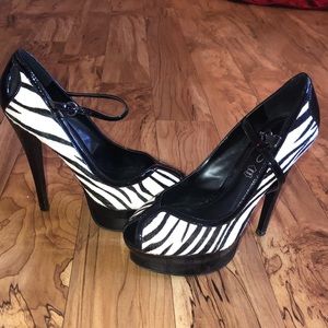 ALDO zebra pumps